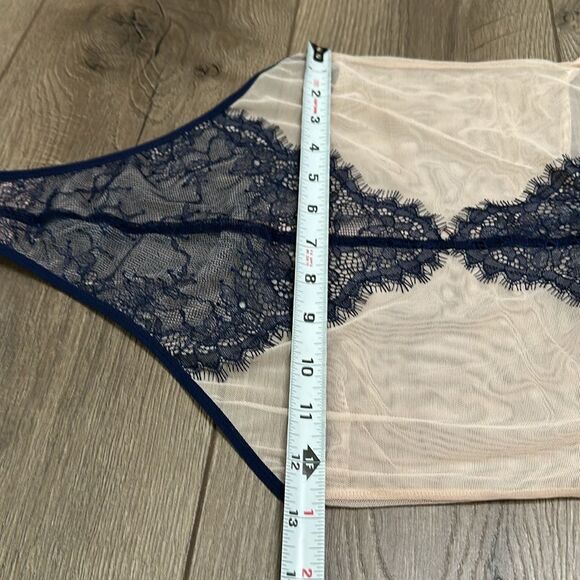 Victoria’s Secret V Wire Beige And Blue Lace V-String Teddy Bodysuit Size Medium - Picture 13 of 15
